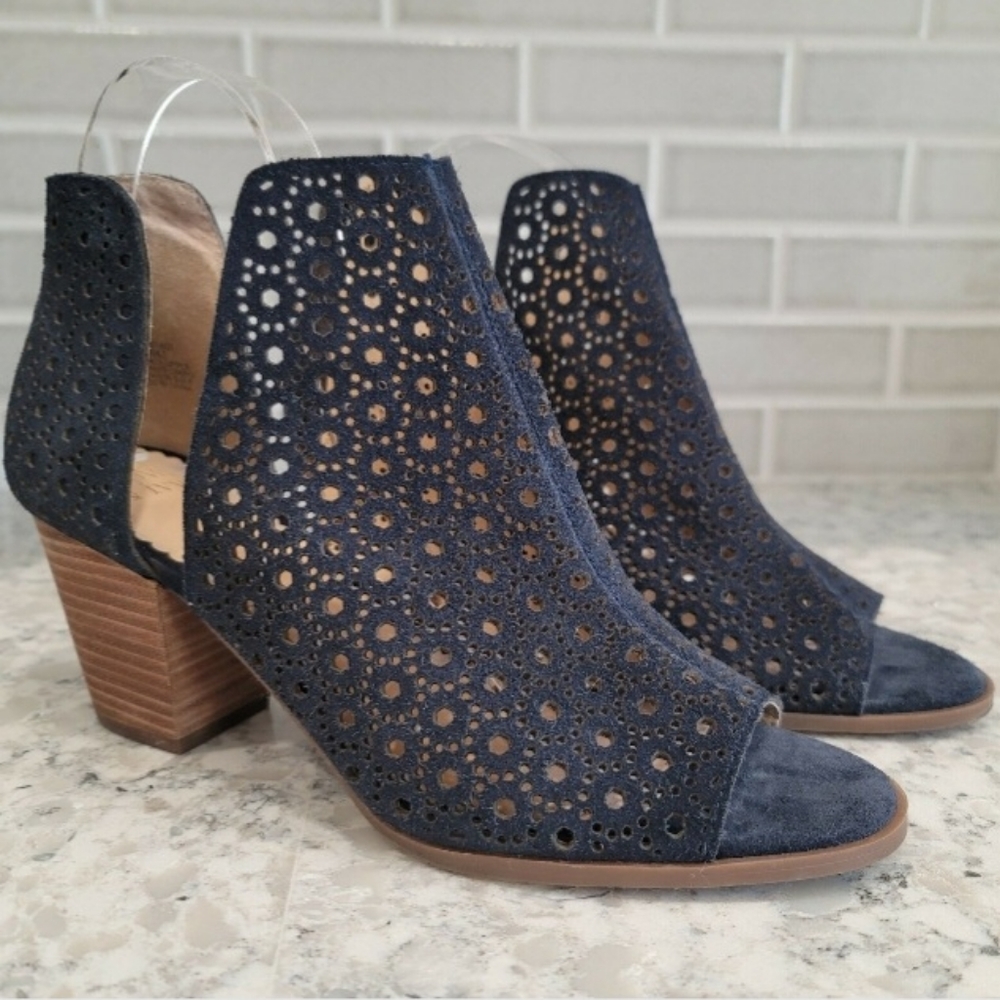 Crown & Ivy Sandi Navy Blue Open Toe Leather Heeled Slip On Booties Sz: 9M